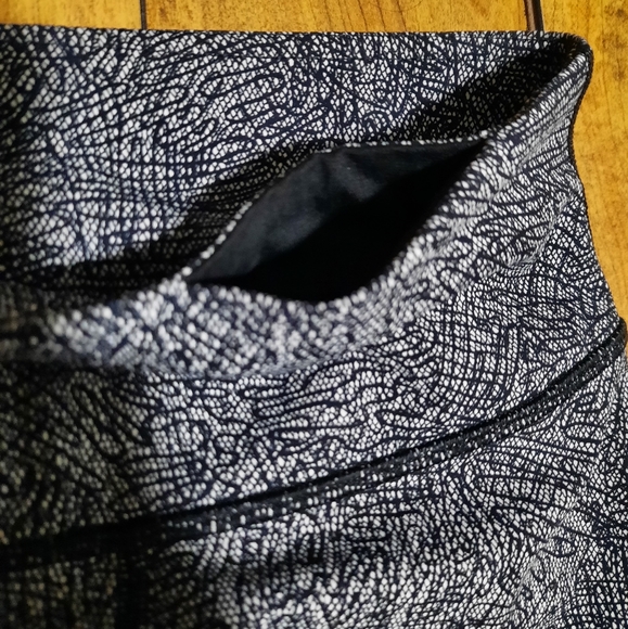 Lululemon Wunder Under Pant III, Line Up White Black, Size 4 - Picture 6 of 12